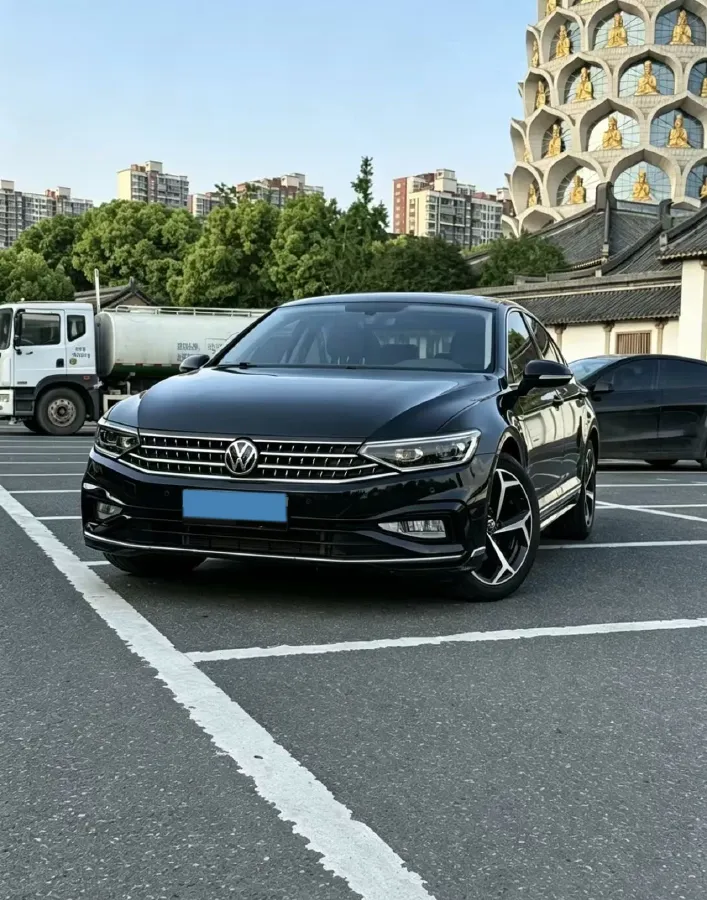 2023 Volkswagen Magotan 2.0T 186HP L4 7DCT,autocango,china used car exporter,china ev exporter,chinese used car exporter,chinese used ev exporter