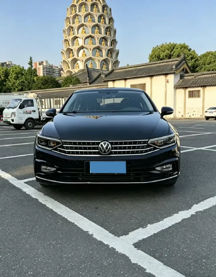 2023 Volkswagen Magotan 2.0T 186HP L4 7DCT,autocango,china used car exporter,china ev exporter,chinese used car exporter,chinese used ev exporter