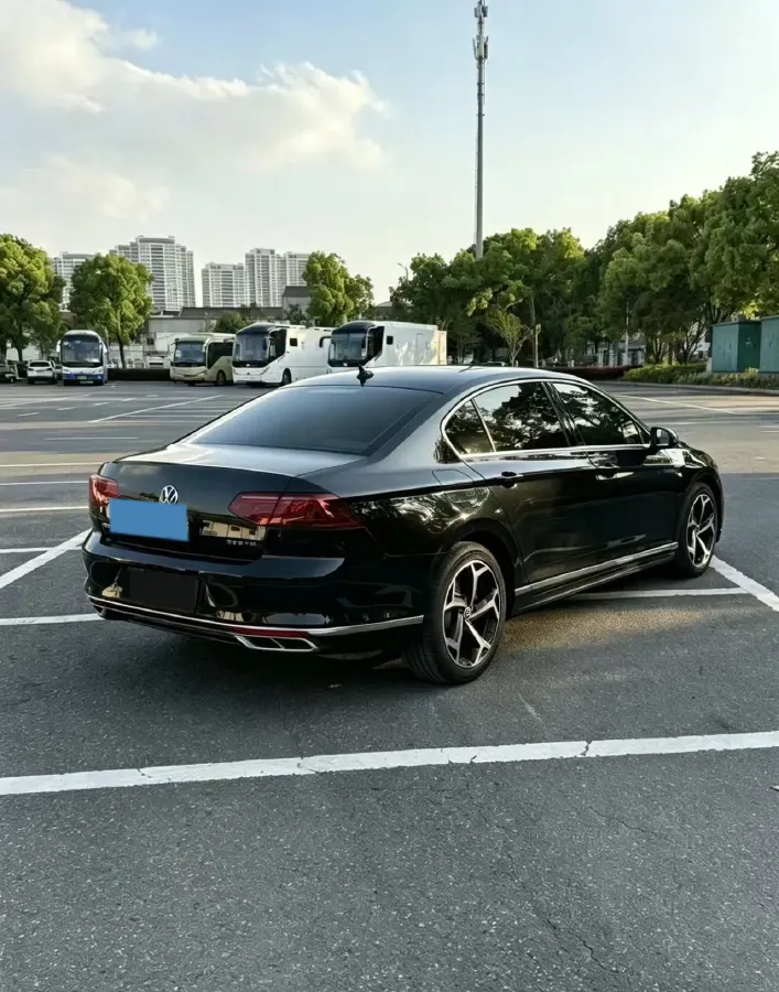 2023 Volkswagen Magotan 2.0T 186HP L4 7DCT,autocango,china used car exporter,china ev exporter,chinese used car exporter,chinese used ev exporter