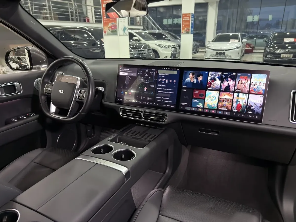 2024 Volvo S60 2.0T 197HP L4 7DCT,autocango,china used car exporter,china ev exporter,chinese used car exporter,chinese used ev exporter