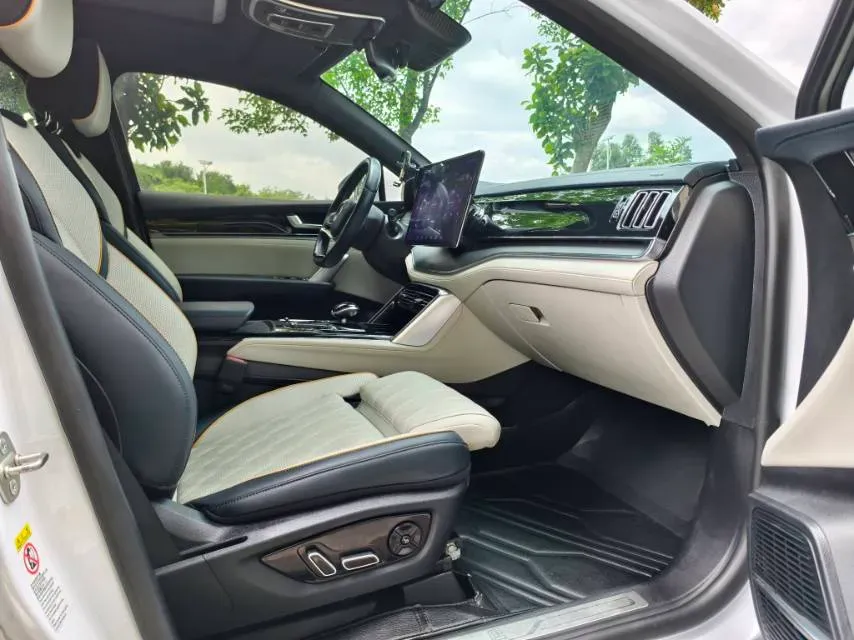 2022 Jeep Grand Commander 2.0T 265HP L4 9AT,autocango,china used car exporter,china ev exporter,chinese used car exporter,chinese used ev exporter