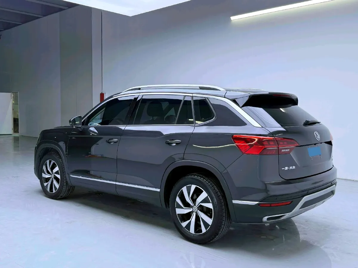 2019 Jeep Cherokee 2.0T 234HP L4 9AT,autocango,china used car exporter,china ev exporter,chinese used car exporter,chinese used ev exporter
