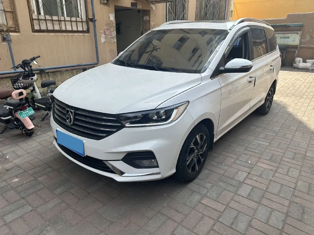 2019 BaoJun 360 1.5L 105HP L4 6MT,autocango,china used car exporter,china ev exporter,chinese used car exporter,chinese used ev exporter