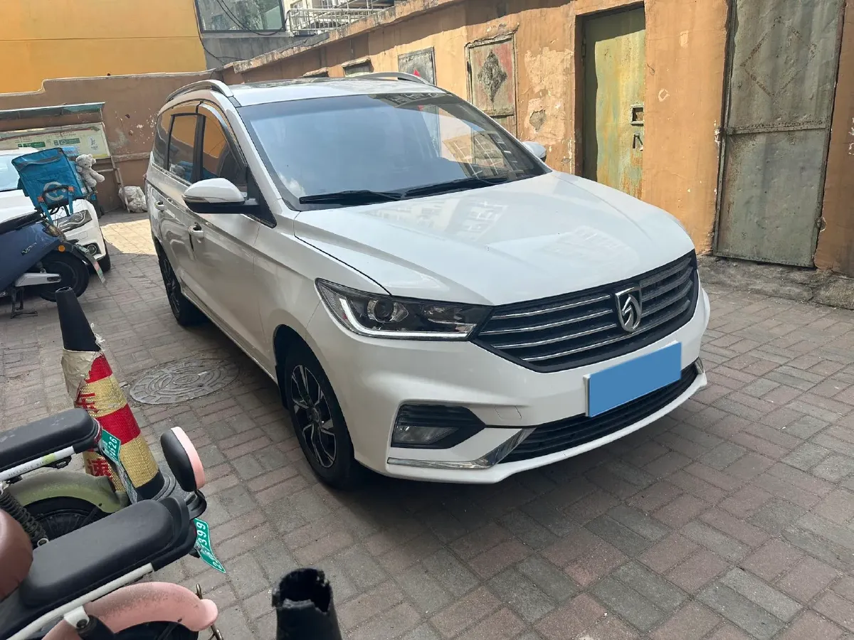 2019 BaoJun 360 1.5L 105HP L4 6MT,autocango,china used car exporter,china ev exporter,chinese used car exporter,chinese used ev exporter