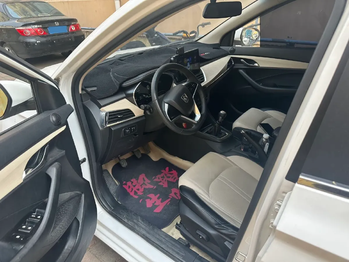 2019 BaoJun 360 1.5L 105HP L4 6MT,autocango,china used car exporter,china ev exporter,chinese used car exporter,chinese used ev exporter