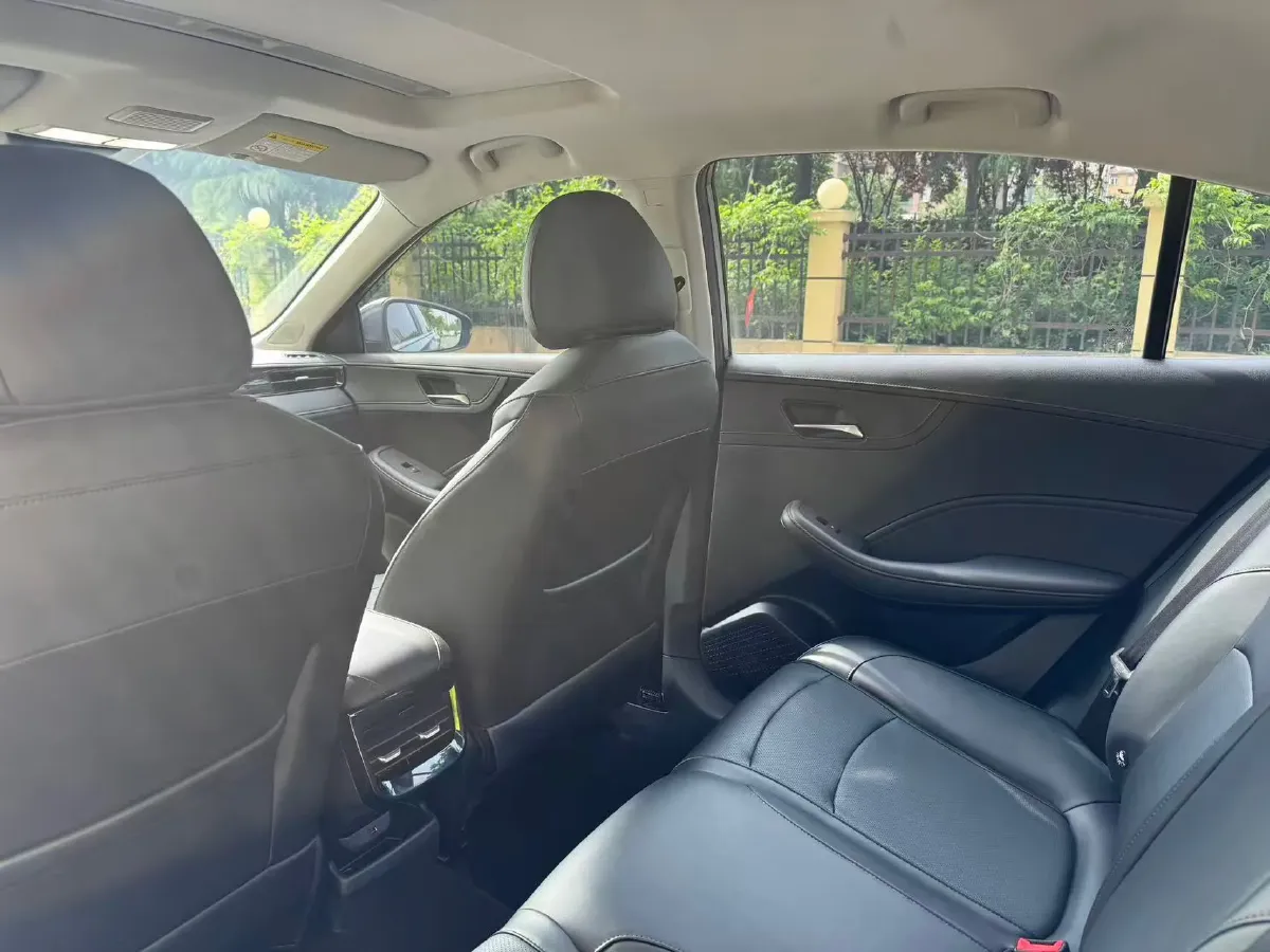 2023 Roewe i5 1.5L 129HP L4 CVT,autocango,china used car exporter,china ev exporter,chinese used car exporter,chinese used ev exporter