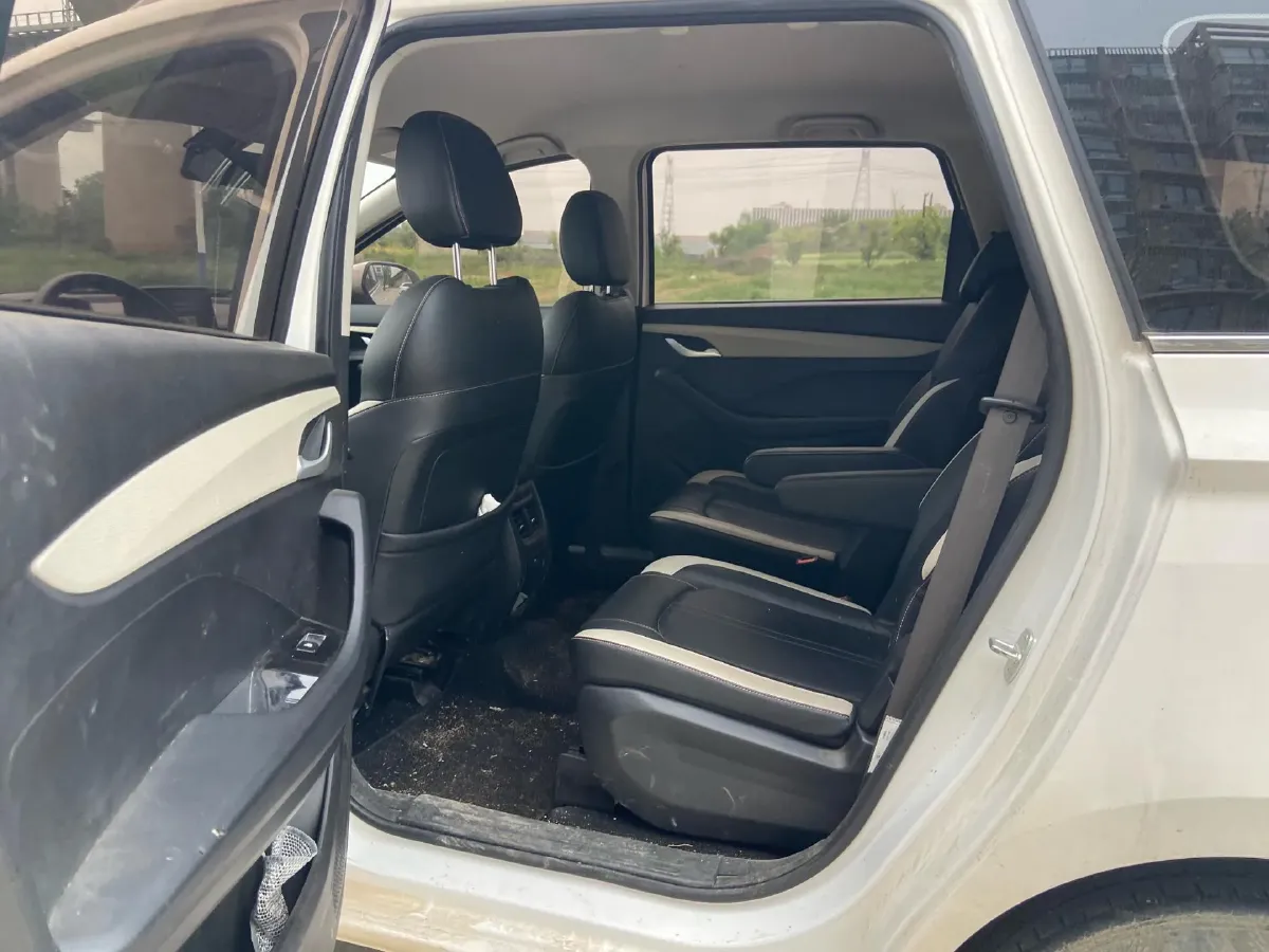 2019 BaoJun 360 1.5L 105HP L4 CVT,autocango,china used car exporter,china ev exporter,chinese used car exporter,chinese used ev exporter