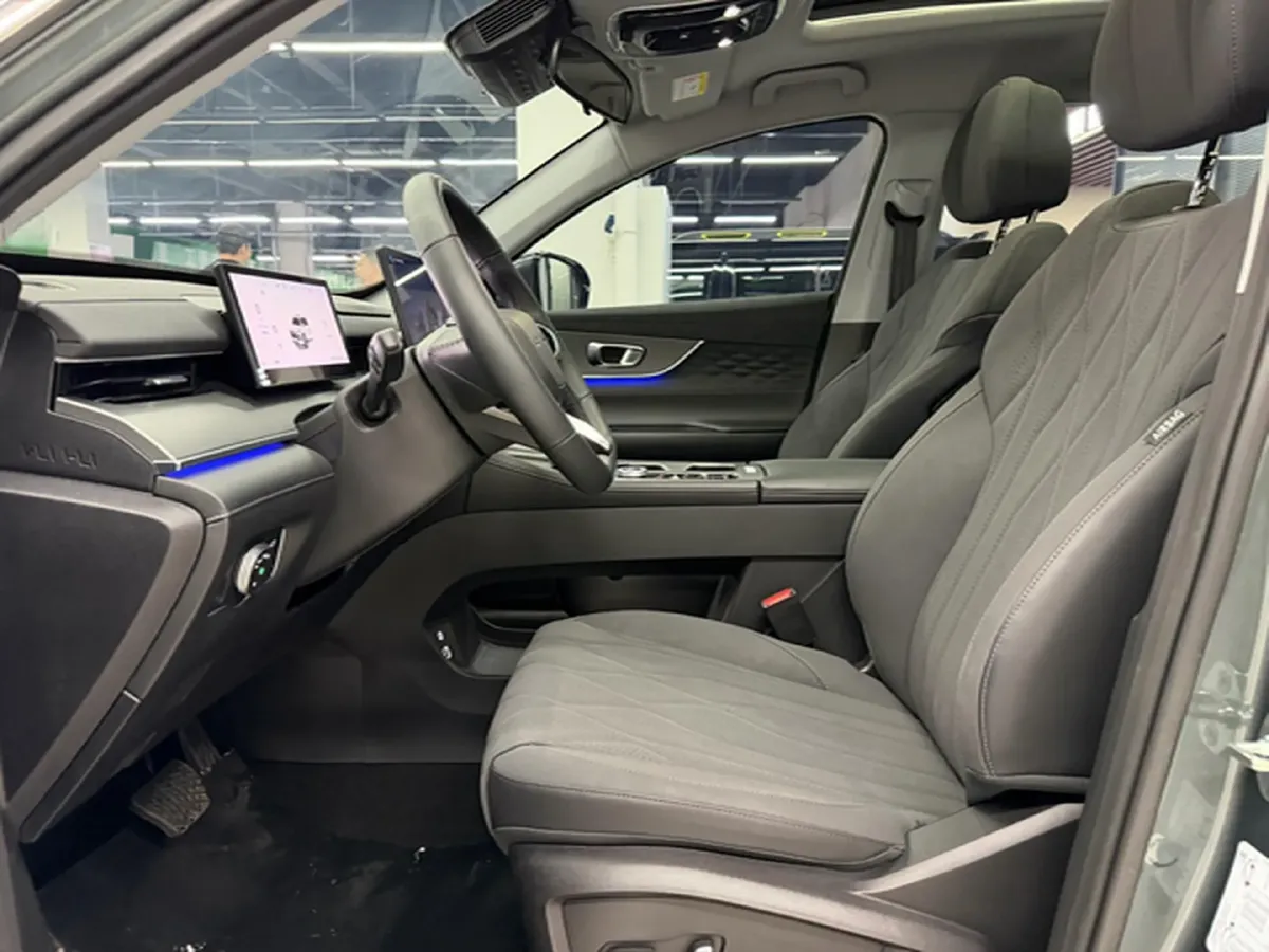 2025 Chery Tiggo 8 Plus 1.6T 197HP L4 7DCT,autocango,china used car exporter,china ev exporter,chinese used car exporter,chinese used ev exporter