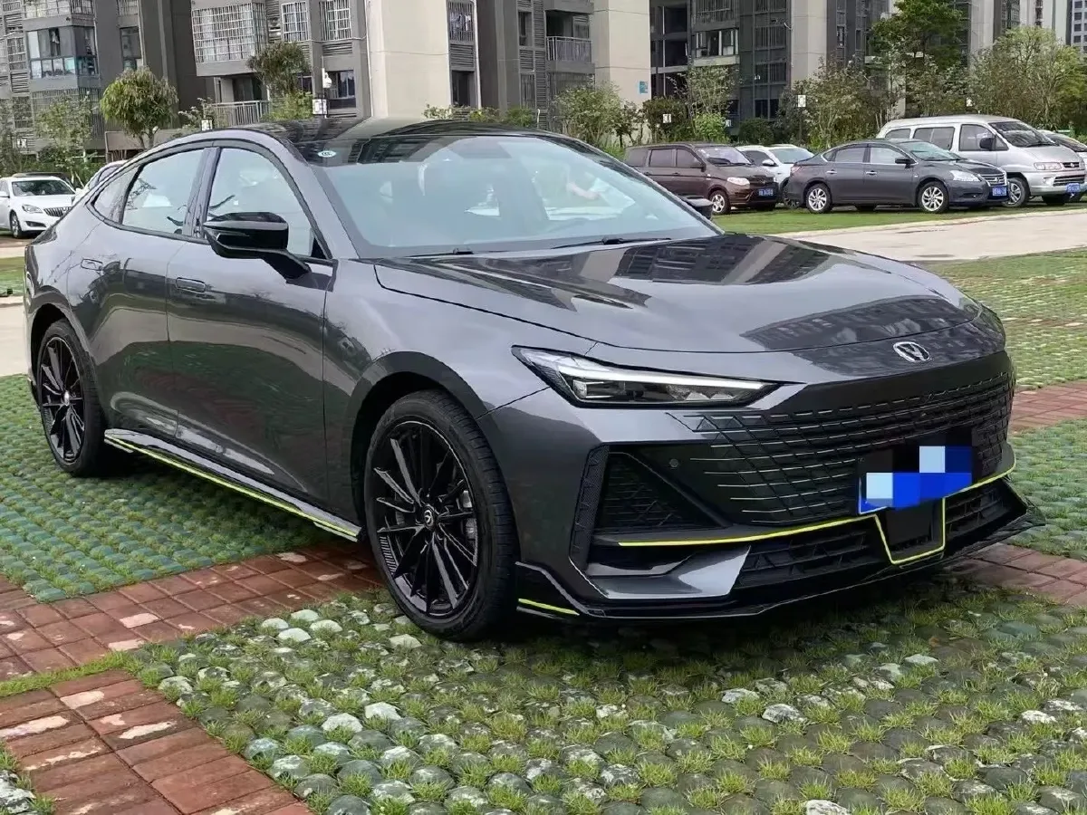 2022 ChangAn UNI-V 1.5T 188HP L4 7DCT,autocango,china used car exporter,china ev exporter,chinese used car exporter,chinese used ev exporter