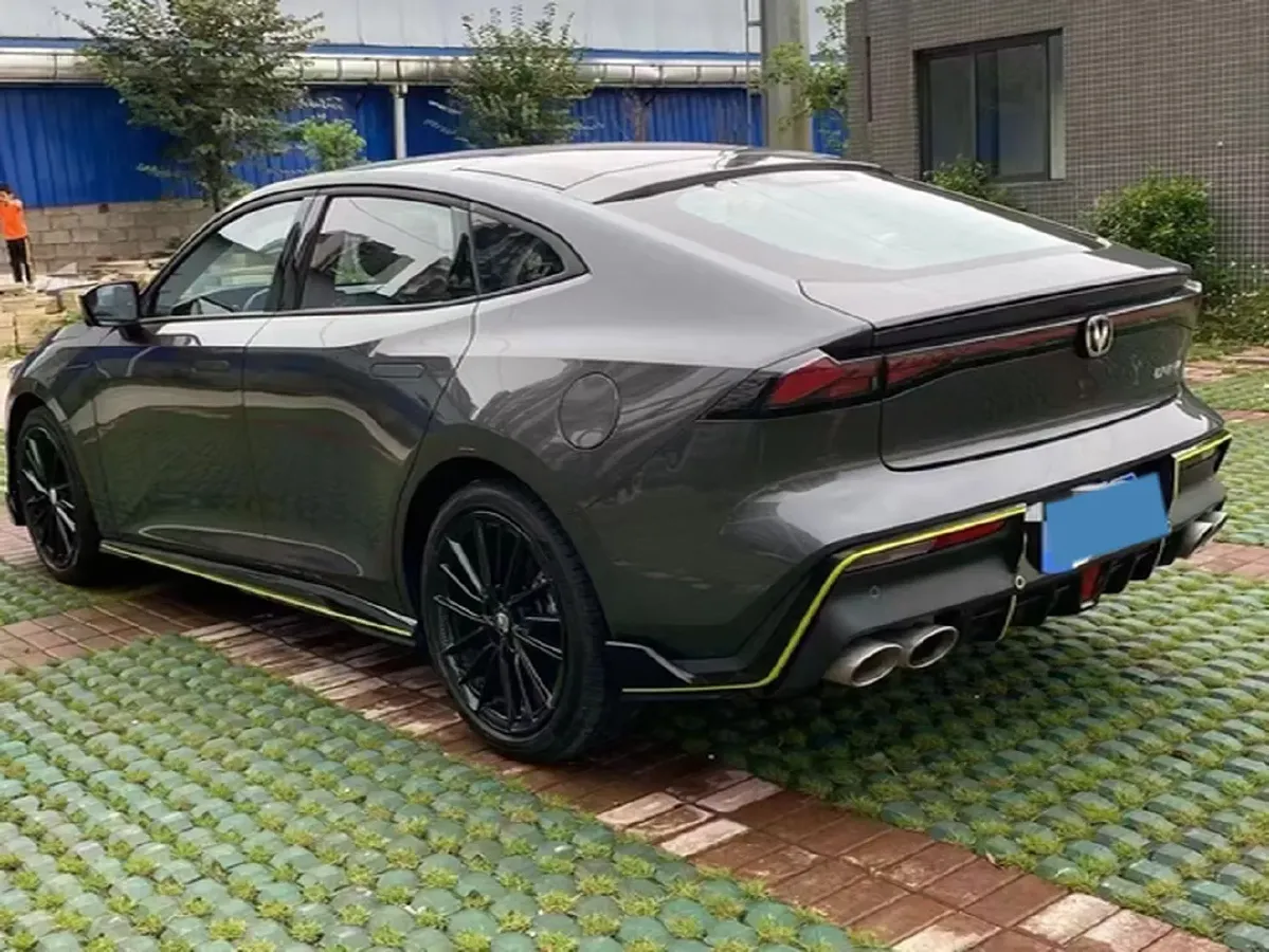 2022 ChangAn UNI-V 1.5T 188HP L4 7DCT,autocango,china used car exporter,china ev exporter,chinese used car exporter,chinese used ev exporter