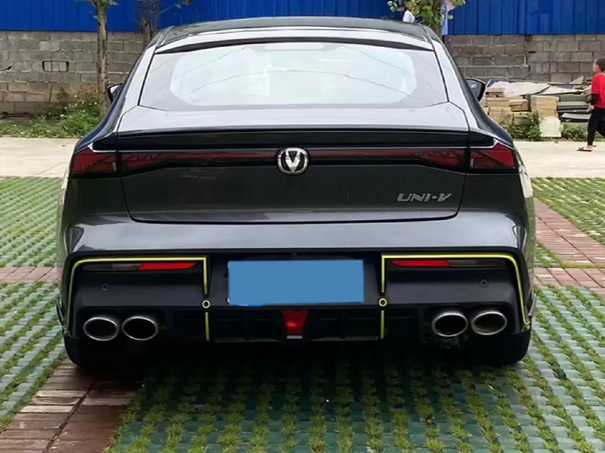 2022 ChangAn UNI-V 1.5T 188HP L4 7DCT,autocango,china used car exporter,china ev exporter,chinese used car exporter,chinese used ev exporter