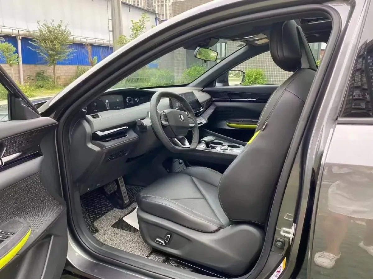 2022 ChangAn UNI-V 1.5T 188HP L4 7DCT,autocango,china used car exporter,china ev exporter,chinese used car exporter,chinese used ev exporter