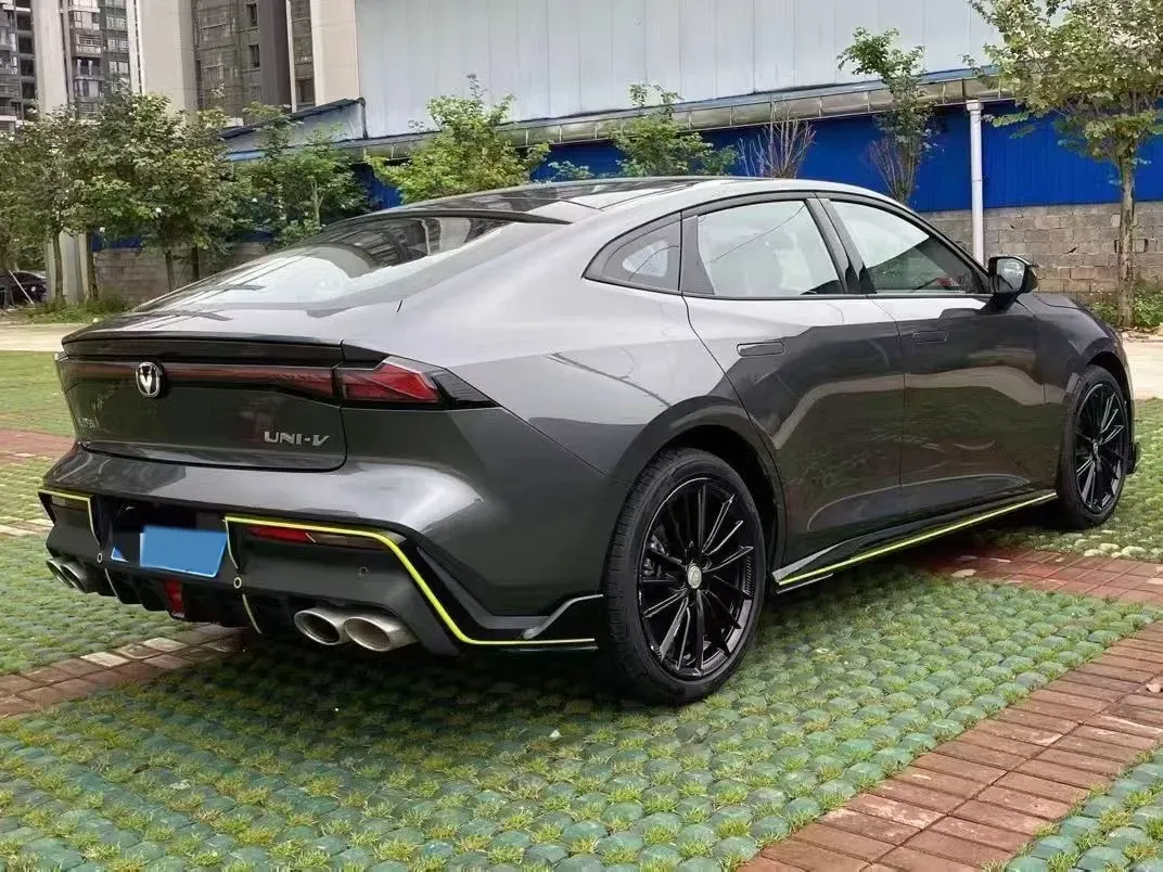 2022 ChangAn UNI-V 1.5T 188HP L4 7DCT,autocango,china used car exporter,china ev exporter,chinese used car exporter,chinese used ev exporter