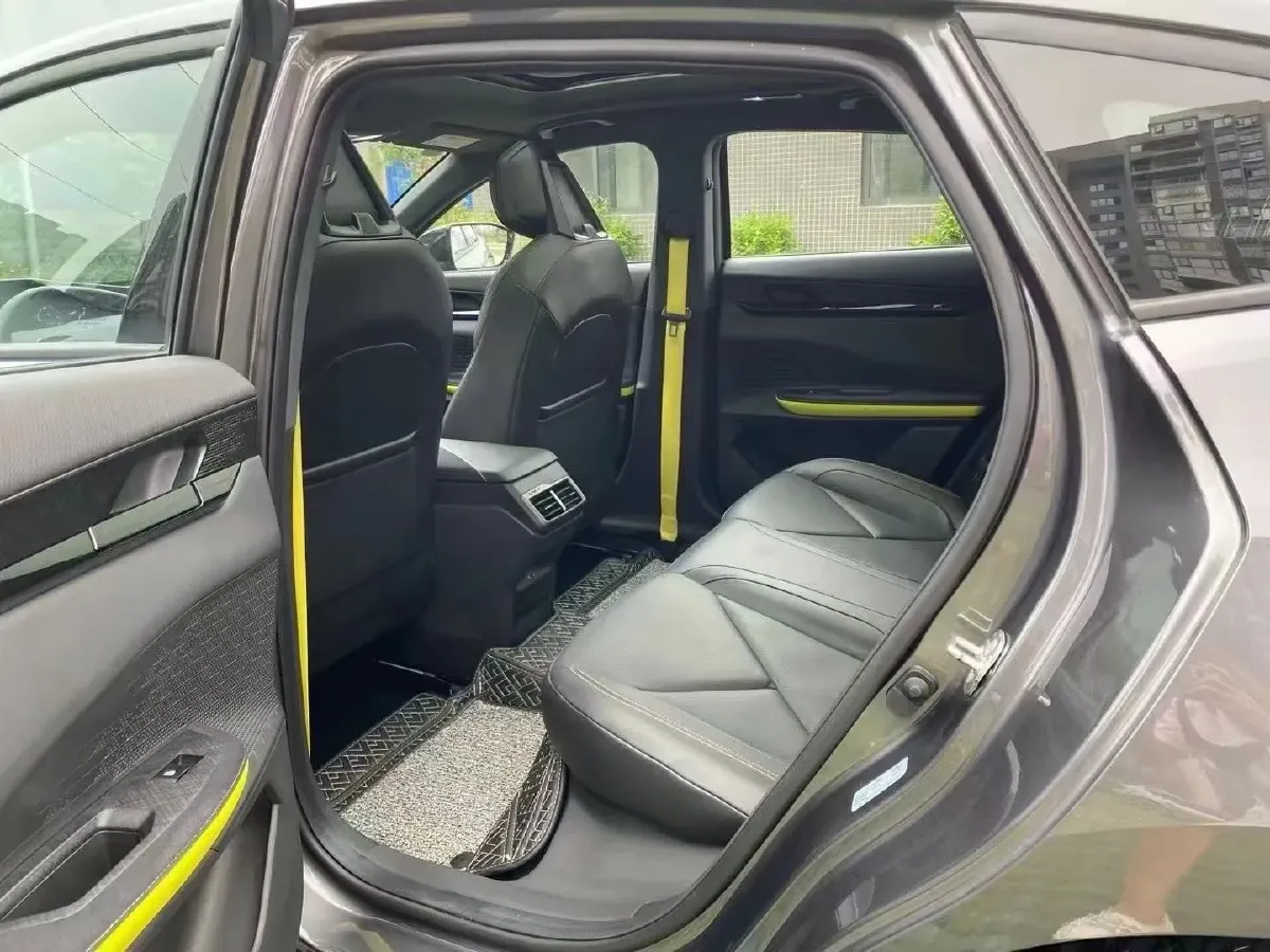 2022 ChangAn UNI-V 1.5T 188HP L4 7DCT,autocango,china used car exporter,china ev exporter,chinese used car exporter,chinese used ev exporter