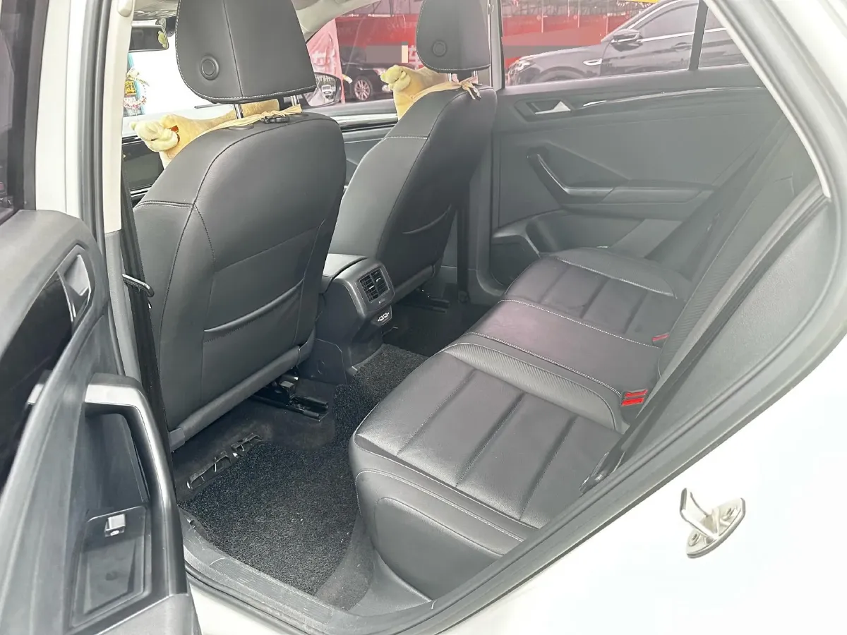 2022 Volkswagen T-Roc 1.4T 150HP L4 7DCT,autocango,china used car exporter,china ev exporter,chinese used car exporter,chinese used ev exporter