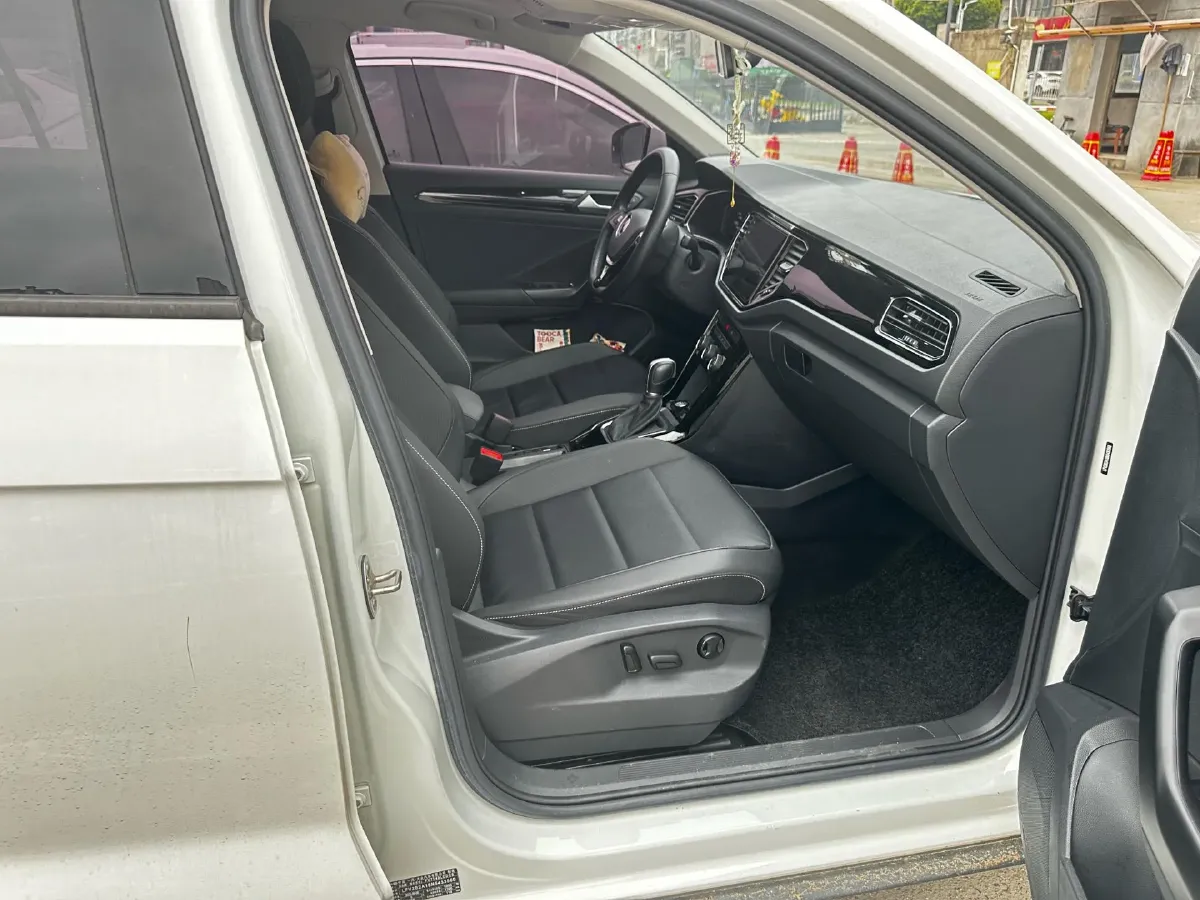 2022 Volkswagen T-Roc 1.4T 150HP L4 7DCT,autocango,china used car exporter,china ev exporter,chinese used car exporter,chinese used ev exporter