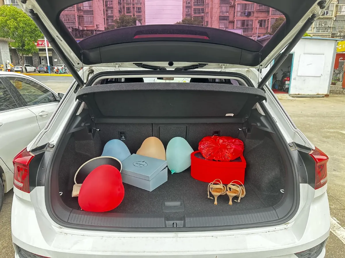 2022 Volkswagen T-Roc 1.4T 150HP L4 7DCT,autocango,china used car exporter,china ev exporter,chinese used car exporter,chinese used ev exporter