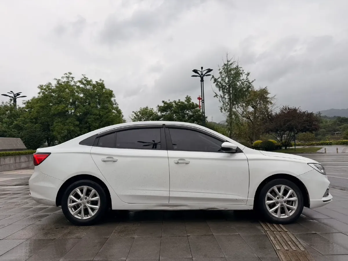 2020 Roewe i5 1.5L 120HP L4 CVT,autocango,china used car exporter,china ev exporter,chinese used car exporter,chinese used ev exporter