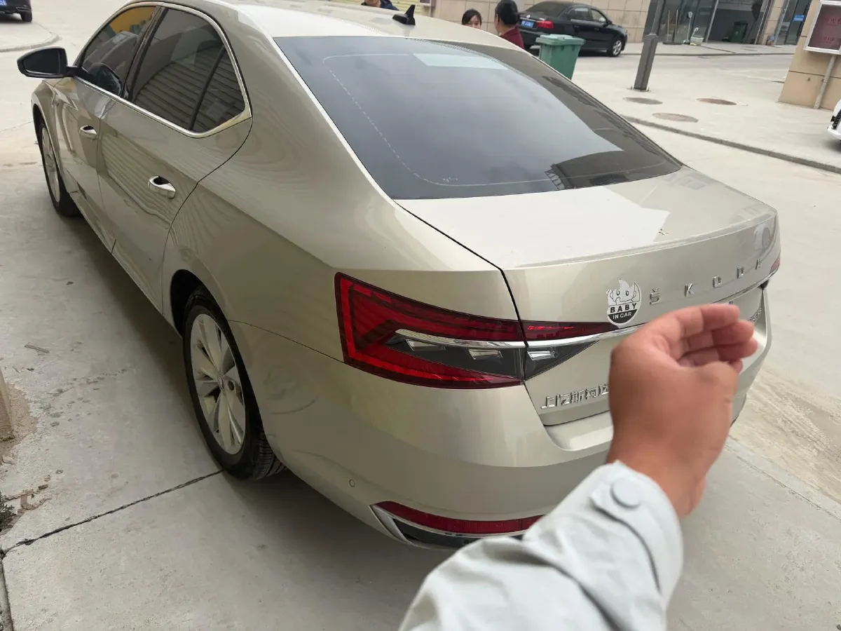 2021 Skoda Superb 1.4T 150HP L4 7DCT,autocango,china used car exporter,china ev exporter,chinese used car exporter,chinese used ev exporter
