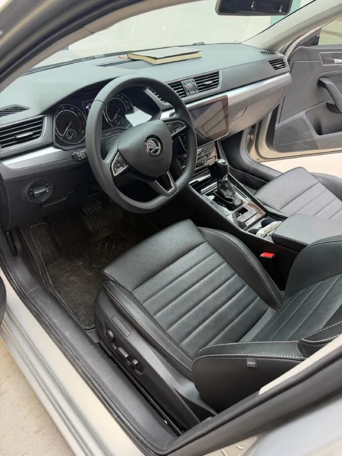 2021 Skoda Superb 1.4T 150HP L4 7DCT,autocango,china used car exporter,china ev exporter,chinese used car exporter,chinese used ev exporter