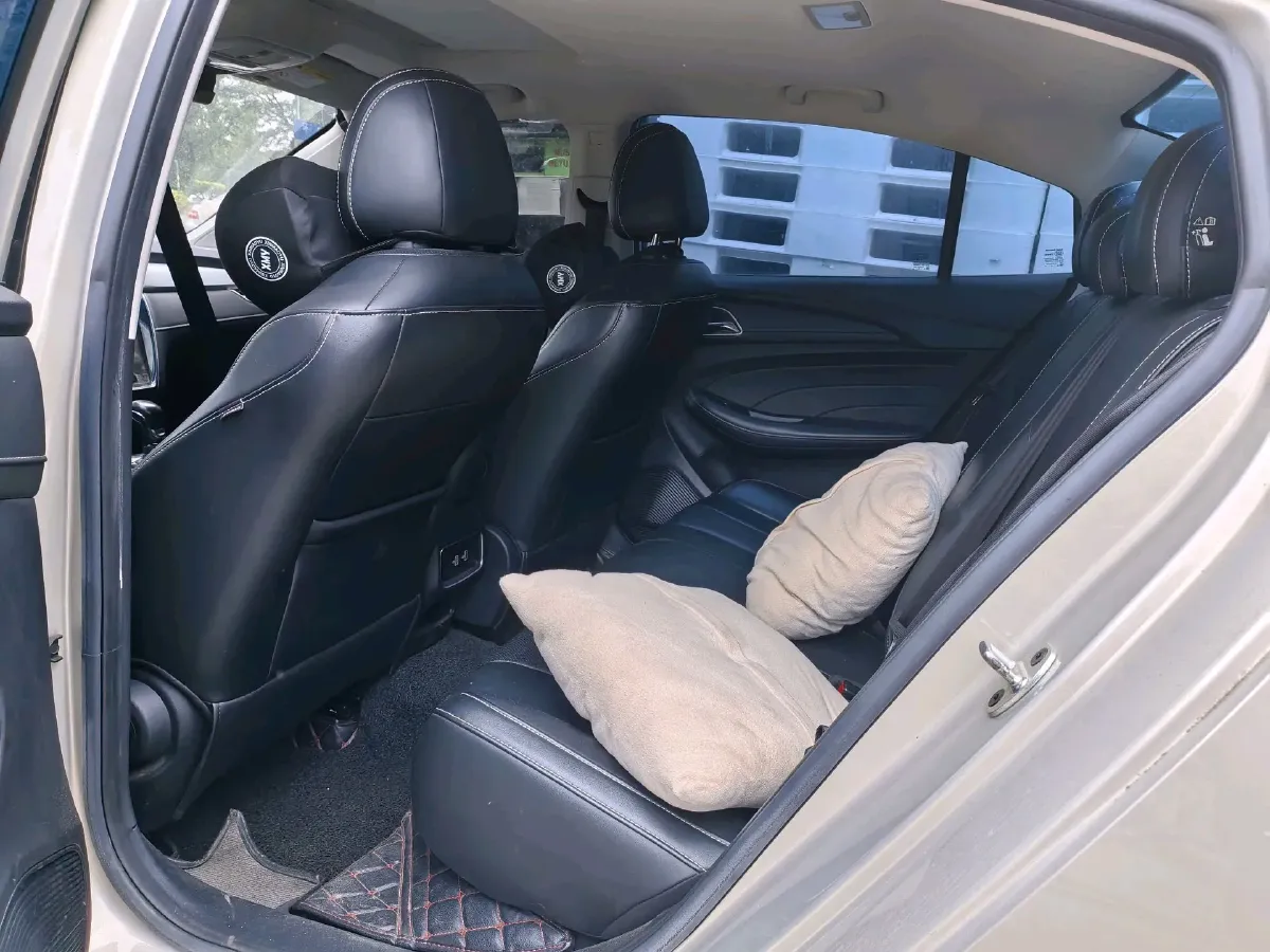 2020 Roewe i5 1.5L 120HP L4 CVT,autocango,china used car exporter,china ev exporter,chinese used car exporter,chinese used ev exporter