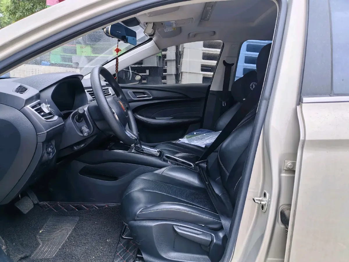 2020 Roewe i5 1.5L 120HP L4 CVT,autocango,china used car exporter,china ev exporter,chinese used car exporter,chinese used ev exporter