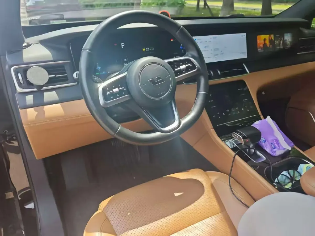 2021 Li ONE Range Extended 131HP REEV 40.5KWH,autocango,china used car exporter,china ev exporter,chinese used car exporter,chinese used ev exporter