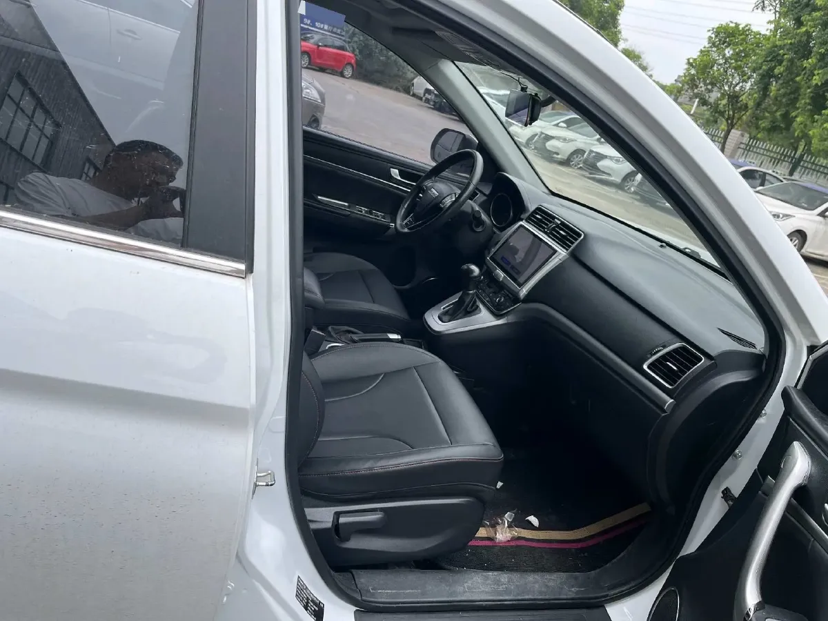 2019 Haval M6 1.5T 150HP L4 7DCT,autocango,china used car exporter,china ev exporter,chinese used car exporter,chinese used ev exporter