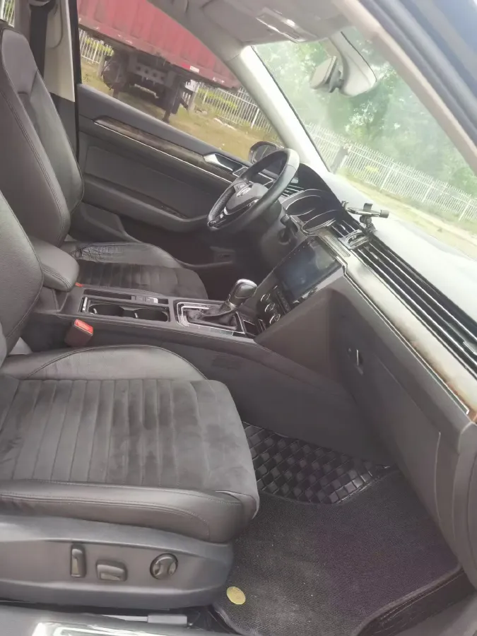 2017 Volkswagen Magotan 1.8T 180HP L4 7DCT,autocango,china used car exporter,china ev exporter,chinese used car exporter,chinese used ev exporter