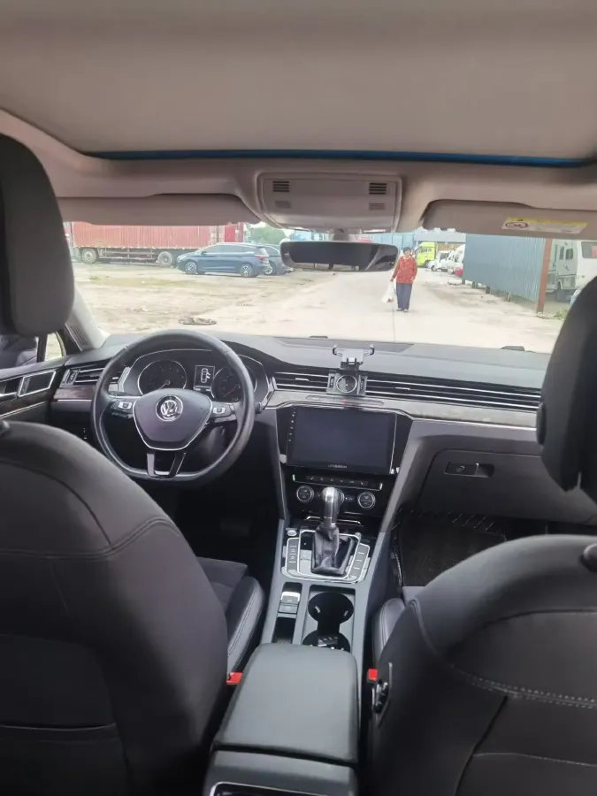 2017 Volkswagen Magotan 1.8T 180HP L4 7DCT,autocango,china used car exporter,china ev exporter,chinese used car exporter,chinese used ev exporter