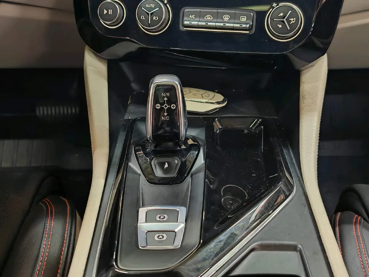 2018 Toyota C-HR 2.0L 171HP L4 CVT,autocango,china used car exporter,china ev exporter,chinese used car exporter,chinese used ev exporter