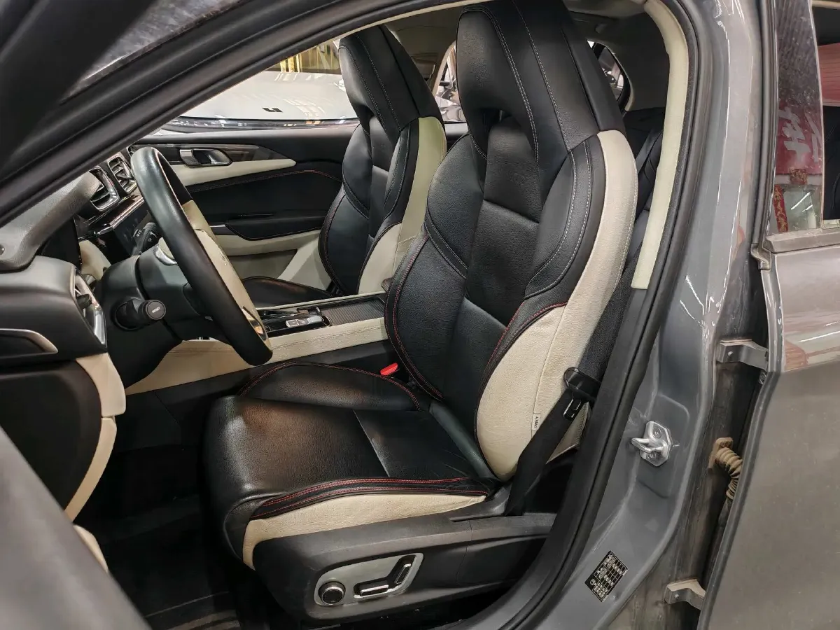 2018 Toyota C-HR 2.0L 171HP L4 CVT,autocango,china used car exporter,china ev exporter,chinese used car exporter,chinese used ev exporter