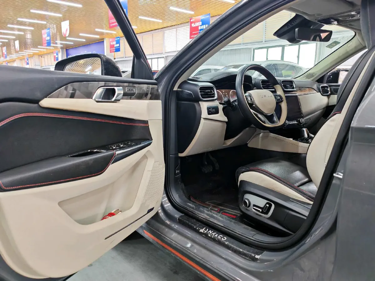 2018 Toyota C-HR 2.0L 171HP L4 CVT,autocango,china used car exporter,china ev exporter,chinese used car exporter,chinese used ev exporter