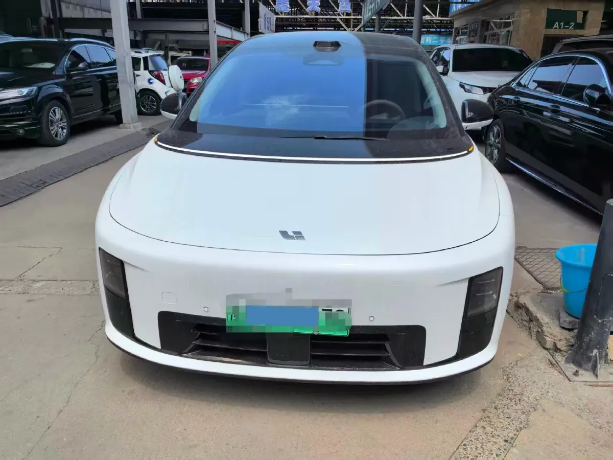2025 Li i8 BEV,autocango,china used car exporter,china ev exporter,chinese used car exporter,chinese used ev exporter
