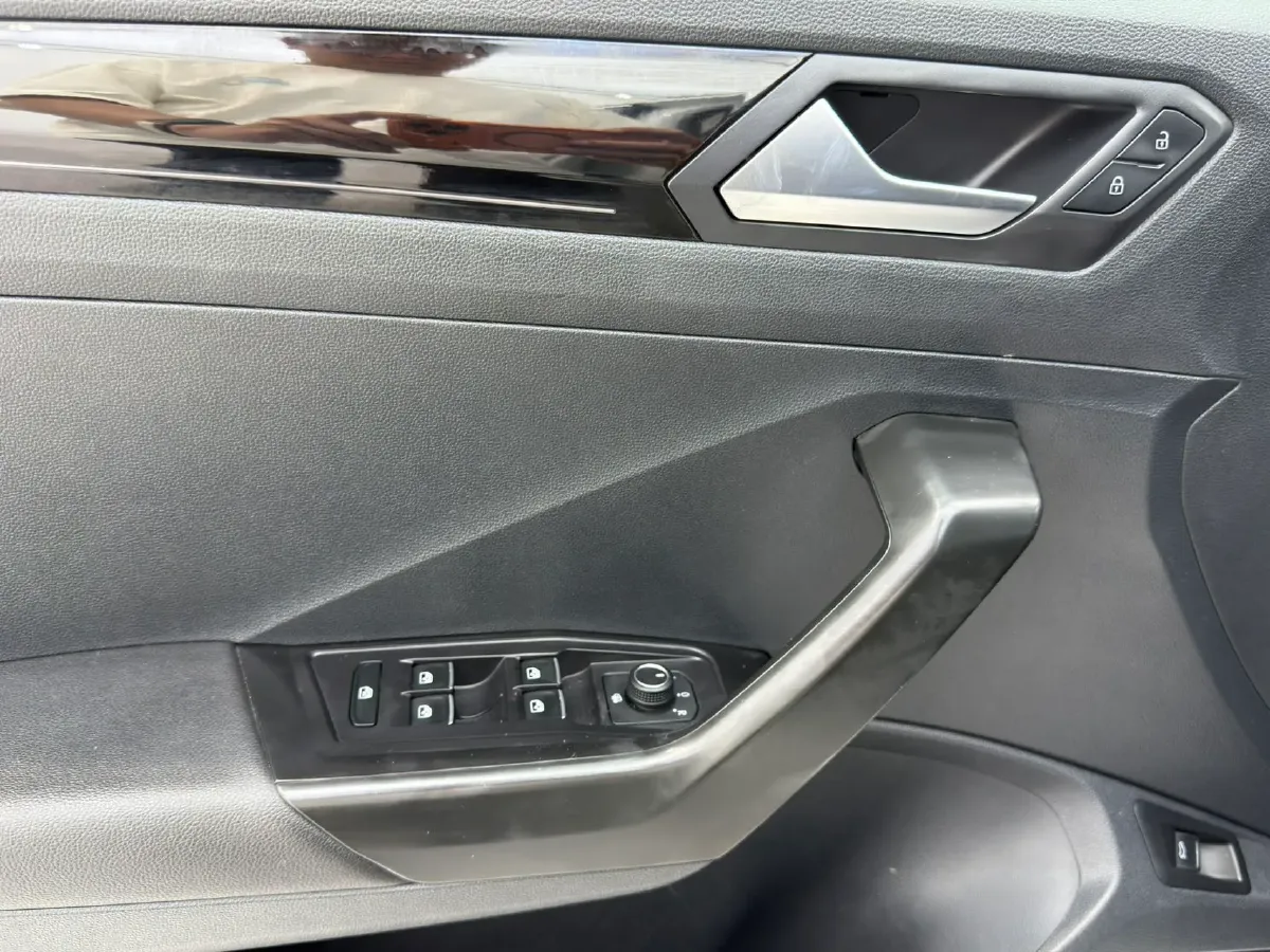 2022 Volkswagen T-Roc 1.4T 150HP L4 7DCT,autocango,china used car exporter,china ev exporter,chinese used car exporter,chinese used ev exporter