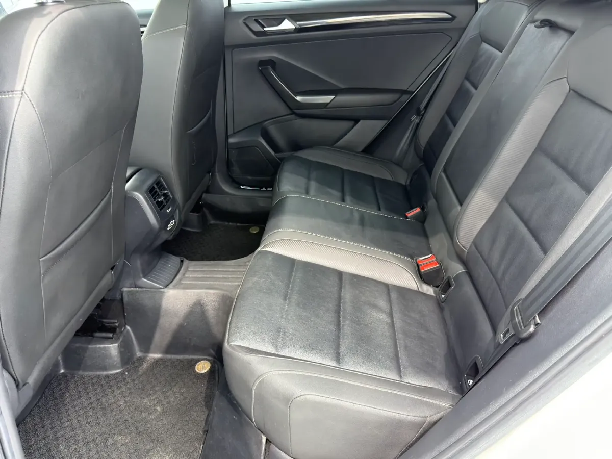 2022 Volkswagen T-Roc 1.4T 150HP L4 7DCT,autocango,china used car exporter,china ev exporter,chinese used car exporter,chinese used ev exporter