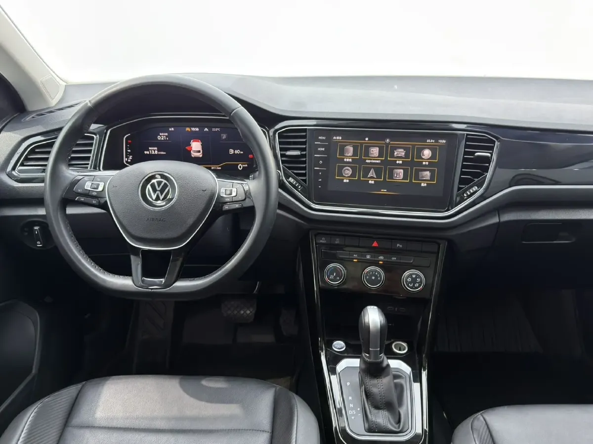 2022 Volkswagen T-Roc 1.4T 150HP L4 7DCT,autocango,china used car exporter,china ev exporter,chinese used car exporter,chinese used ev exporter