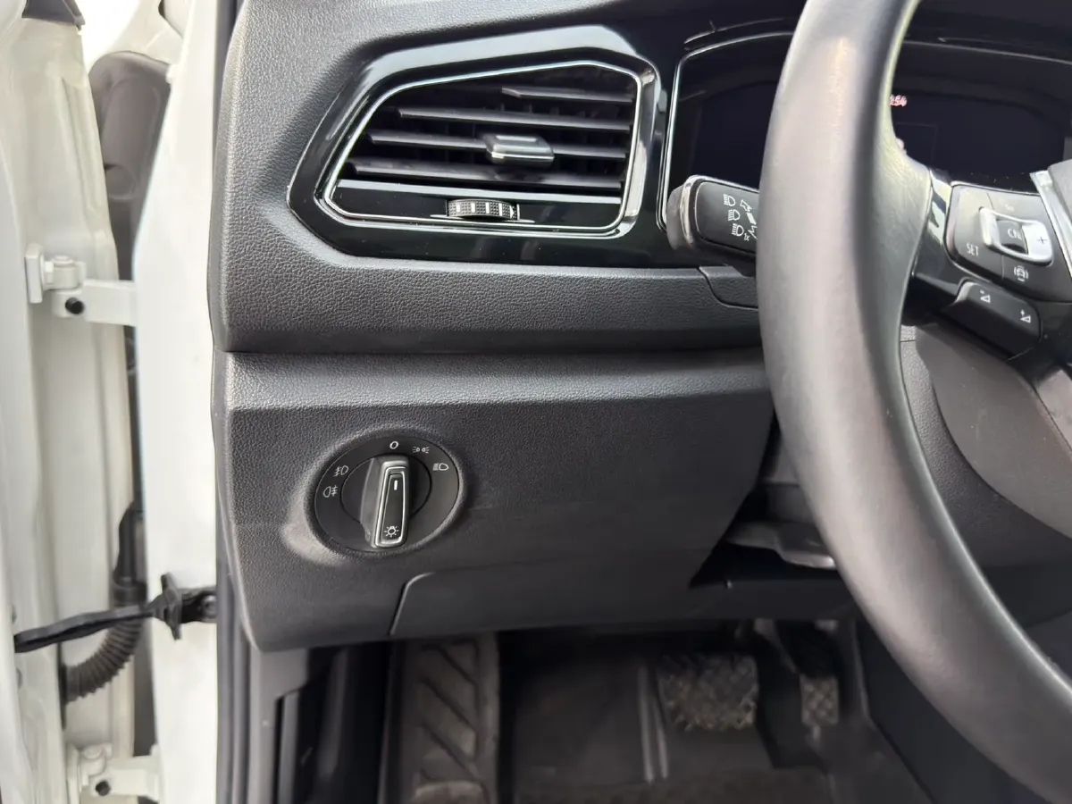 2022 Volkswagen T-Roc 1.4T 150HP L4 7DCT,autocango,china used car exporter,china ev exporter,chinese used car exporter,chinese used ev exporter