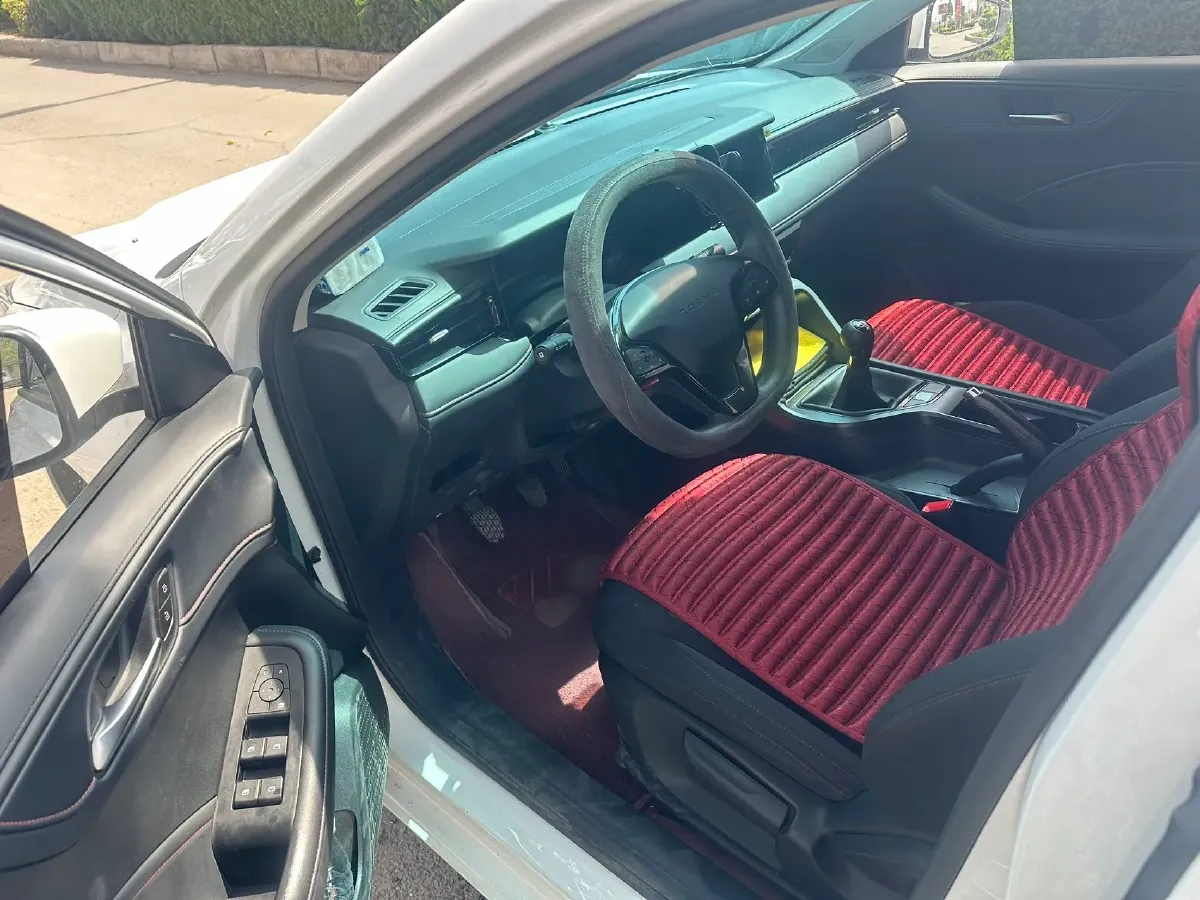 2023 Roewe i5 1.5L 129HP L4 5MT,autocango,china used car exporter,china ev exporter,chinese used car exporter,chinese used ev exporter