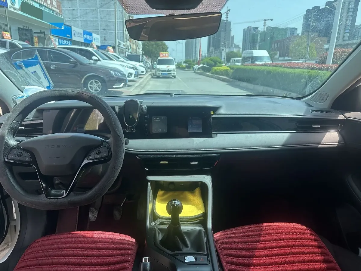 2023 Roewe i5 1.5L 129HP L4 5MT,autocango,china used car exporter,china ev exporter,chinese used car exporter,chinese used ev exporter