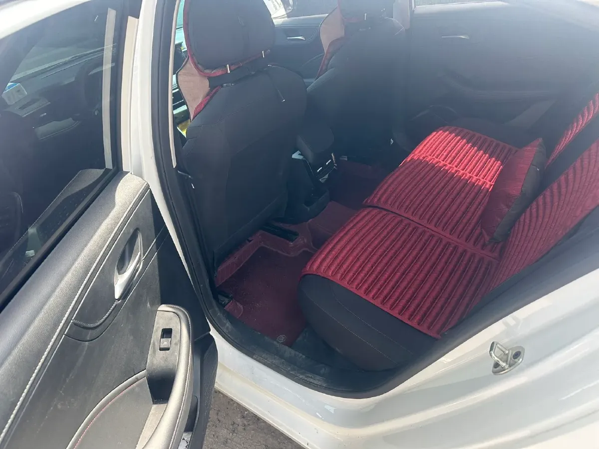 2023 Roewe i5 1.5L 129HP L4 5MT,autocango,china used car exporter,china ev exporter,chinese used car exporter,chinese used ev exporter