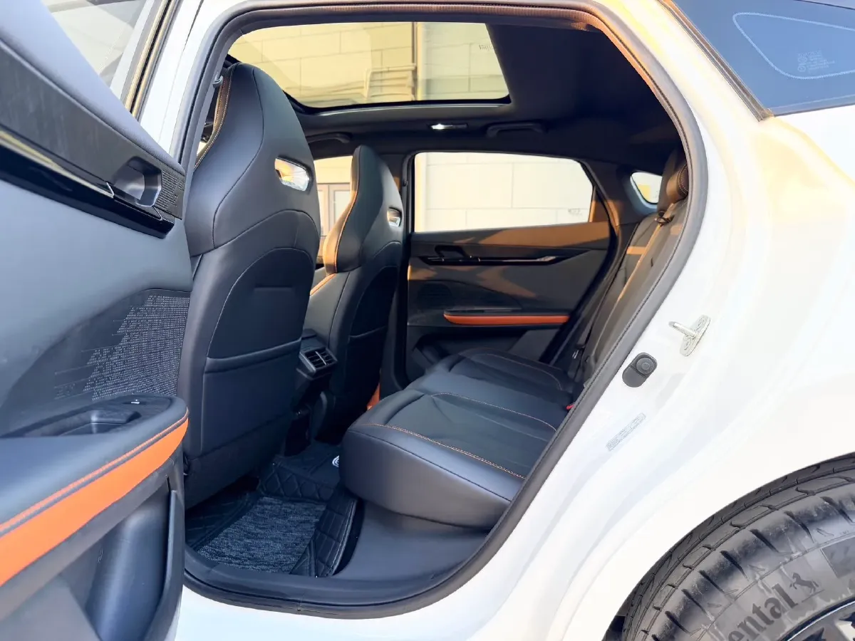 2024 ChangAn UNI-V 1.5T 188HP L4 7DCT,autocango,china used car exporter,china ev exporter,chinese used car exporter,chinese used ev exporter