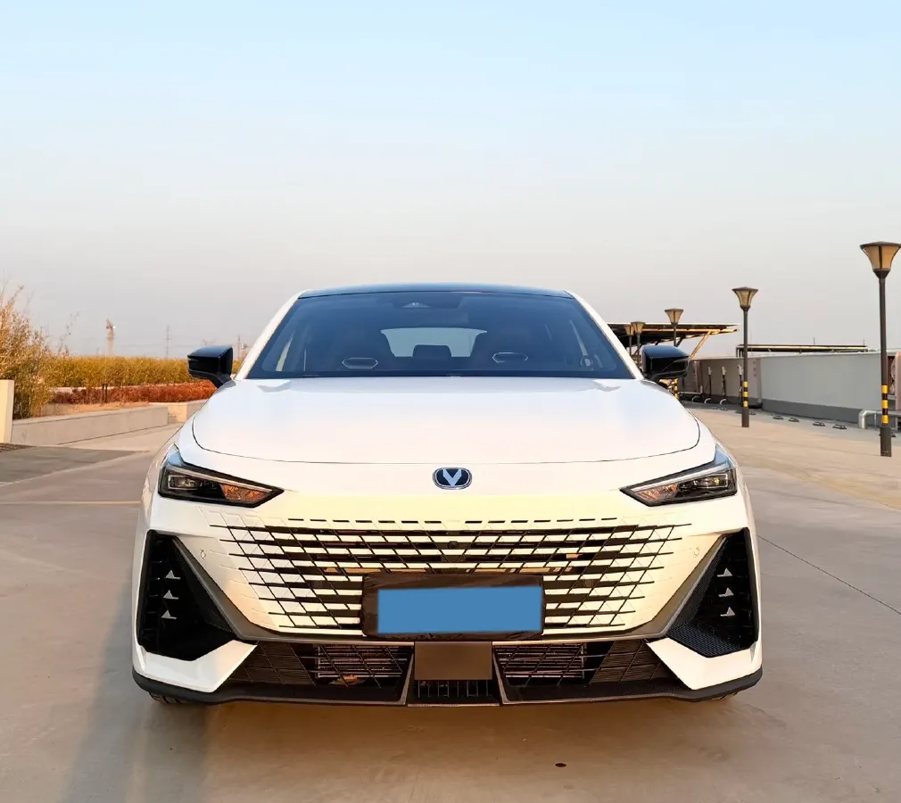 2024 ChangAn UNI-V 1.5T 188HP L4 7DCT,autocango,china used car exporter,china ev exporter,chinese used car exporter,chinese used ev exporter
