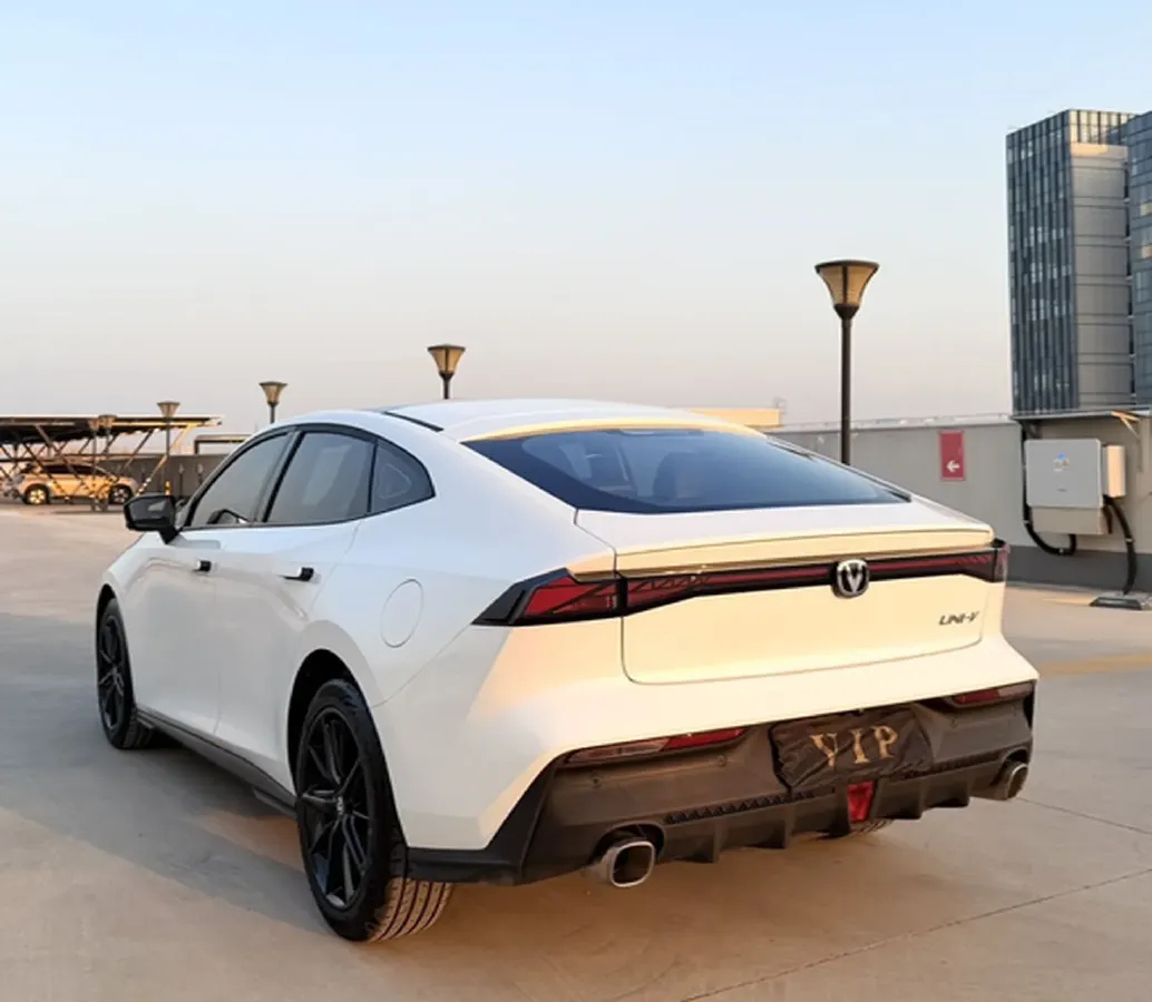 2024 ChangAn UNI-V 1.5T 188HP L4 7DCT,autocango,china used car exporter,china ev exporter,chinese used car exporter,chinese used ev exporter