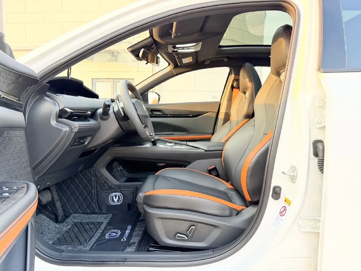 2024 ChangAn UNI-V 1.5T 188HP L4 7DCT,autocango,china used car exporter,china ev exporter,chinese used car exporter,chinese used ev exporter