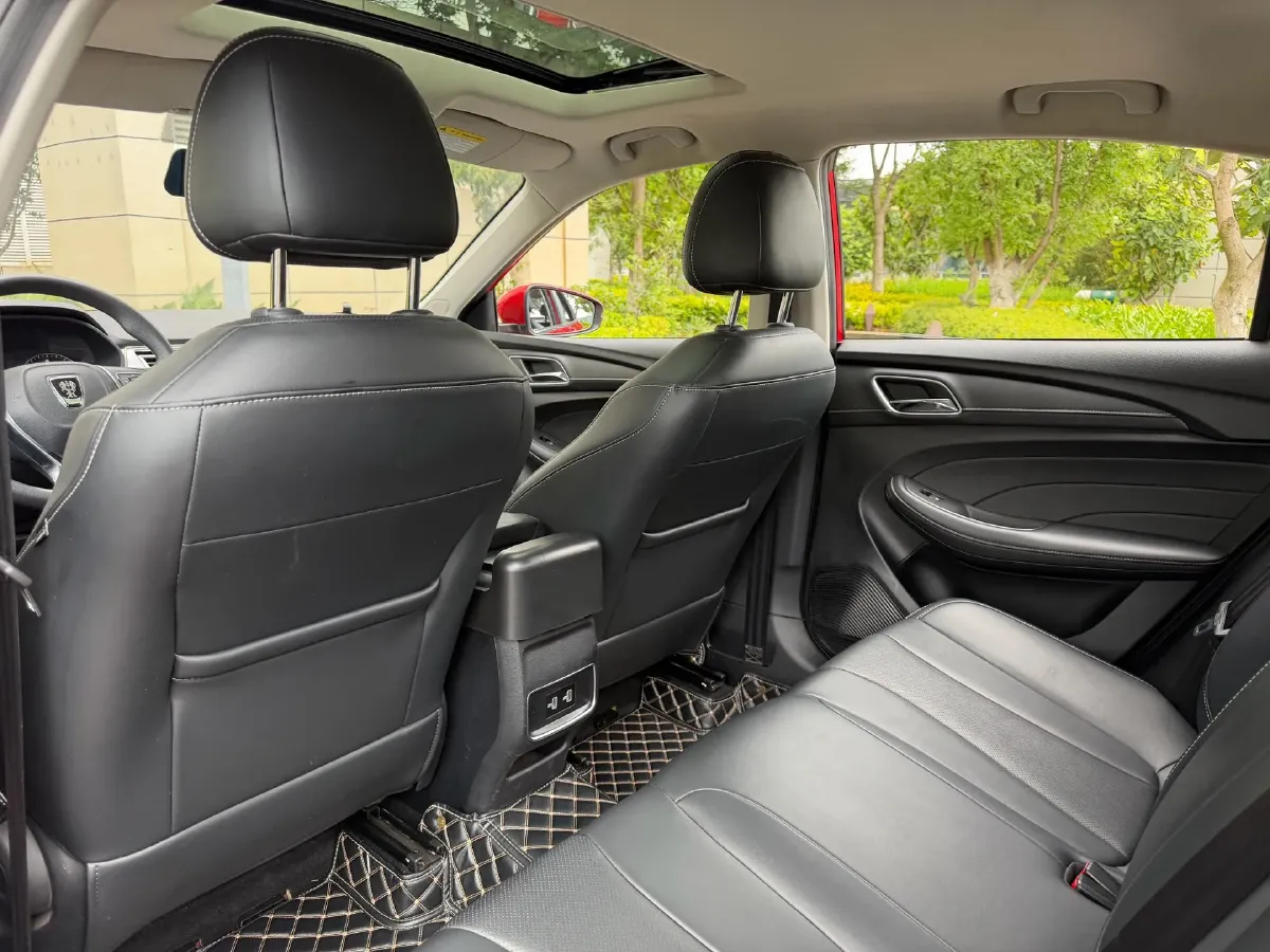 2020 Roewe i5 1.5L 120HP L4 5MT,autocango,china used car exporter,china ev exporter,chinese used car exporter,chinese used ev exporter