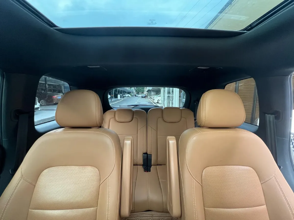 2021 Li ONE Range Extended 131HP REEV 40.5KWH,autocango,china used car exporter,china ev exporter,chinese used car exporter,chinese used ev exporter