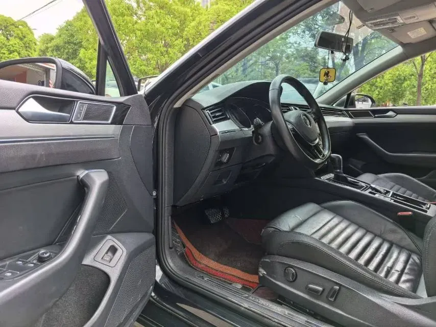 2019 Volkswagen Magotan 2.0T 186HP L4 7DCT,autocango,china used car exporter,china ev exporter,chinese used car exporter,chinese used ev exporter