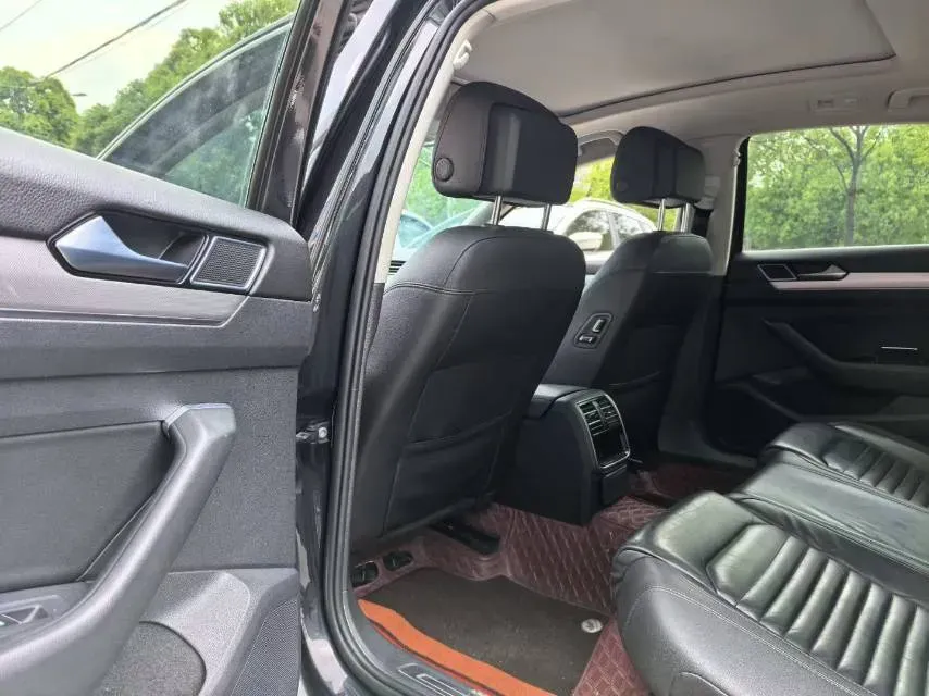 2019 Volkswagen Magotan 2.0T 186HP L4 7DCT,autocango,china used car exporter,china ev exporter,chinese used car exporter,chinese used ev exporter