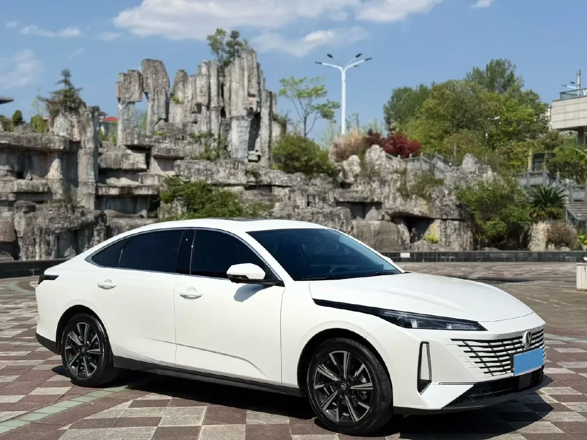 2025 ChangAn Eado 1.5T 192HP L4 7DCT,autocango,china used car exporter,china ev exporter,chinese used car exporter,chinese used ev exporter